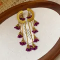 Eleganti orecchini vintage dorati a mezzaluna con nappe e perle viola stile Jhumka - Stile Campanella Jhumka Etnico / Oro & Viola (47# Perno in Argento Sterling 925)