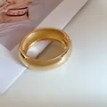 Elegante brazalete rígido minimalista de metal dorado con un acabado pulido espejo - Estilo Grueso De Arco Circular (71#) / Dorado