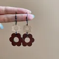 Orecchini pendenti a doppio strato di fiori in legno in toni marroni naturali - Stile Gancio per Orecchio Fiore in Legno a Doppio Strato (53#) / caffè