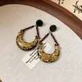 Eleganti orecchini a mezzaluna neri in resina con scaglie d'oro e dettagli in rilievo - Stile Luna Crescente (104# Perno in Argento) / Nero Caffè Oro