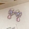 Eleganti orecchini a fiocco in zircone rosa con goccia su sfondo in tessuto beige - Stile Gancio per Orecchio con Nappa a Fiocco (99#) / Rosa
