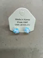 Elegantes pendientes de flor de cristal azul y blanco con agujas de plata en tarjeta - Estilo de poste de pendiente de plata / Dorado (Azul)