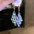 Primo piano di orecchini a nappa in cristallo cangiante con ganci in argento S925 - Stile Colore AB Argento (1#)