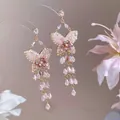 Eleganti orecchini lunghi a farfalla con nappe, cristalli rosa e finitura dorata per lei. - Stile Nappa Farfalla Oro-Rosa (18#)