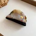 Détail d'un chouchou en tissu floral vintage français avec un design multicouche - Noir-Multicolore