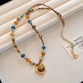 Vue détaillée d'un collier de perles ethniques avec pendentif en pierre d'œil de tigre - 19# Collier (ai-HN7463) / Or avec Café