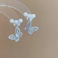Elegante zilveren vlinder oorbellen met sprankelende zirkonia en witte parels voor haar - 925 Sterling Zilver Stift - Vlinder Pavé Zirconia Parel Stijl (34)