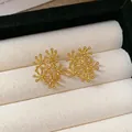 Elegante gouden bloemknopjes met een uniek minimalistisch sterrendesign voor dames. - 925 Sterling Zilver Stift - Sterrencluster Abstract Bloemcluster Stijl (85)