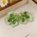 Bosstijl bloem oorknopjes met groene kristallen en iriserende bloemblaadjes - 925 Sterling Zilver Stift - Drie Bloemblad Iriserende Bloem Stijl (73)