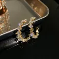 Eleganti orecchini a cerchio dorati con zirconi bianchi e ago in argento da donna - 金色镶钻几何耳圈(37#)