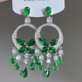 Elegante zilveren kwastjes oorbellen met groene glasstenen en verfijnd bloemmotief - 925 Sterling Zilver Stift - Ronde Frame Lange Kwaster Stijl (66)