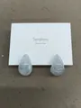 Elegant minimalist resin teardrop stud earrings featuring a stylish white marble texture - Water Drop Stud Earrings (HE30676---1) / White