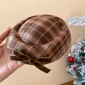 Vintage braune karierte Baskenmütze Haarklammer mit dunkelgrüner Samtschleife für Winter - Kaffee Gitter (HH9375)