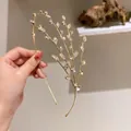 Serre-tête baroque doré élégant orné de strass blancs étincelants fait à la main - Style 23 Forme de Branche Strass