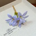 Détail de l'épingle à cheveux fleur en tissu violet avec broches dorées et gouttes. - Pic à Cheveux (3#) / Or-Bleu