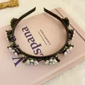 Cerchietto nero retrò francese con eleganti clip a forma di fiore in perle bianche - Decorazione Floreale In Perla Nera