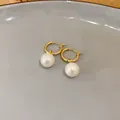 Elegante französische Retro-Goldohrringe mit weißen Perlenanhängern und Silbernadeln - Kreis-Stil (48#) / Gold
