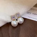 Elegante Silbernadel-Ohrringe mit quadratischem Strass und runden Perlenanhängern - Square Style (54#) / Gold