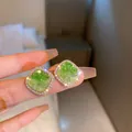 Elegante vergoldete Vintage-Ohrstecker mit grünem Kristall und feinem Strass-Halo-Rahmen - Grün Quadratisch Vintage Stil (53#)