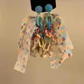 Gedetailleerde weergave van handgemaakte strikoorbellen met kralen en schelpen - Stijl 1 Strik Lint (HE19995) / Blauw