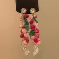 Elegante bloemen oorbellen met roze rozen en groene bladeren voor een zomerse vakantie. - Stijl 15 Hars Bloem (HE19995)