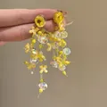 Handgemaakte gele bloemen oorbellen met iriserende kristallen kralen en kunsthars - Stijl 20 Droogbloemen Hars (HE19995)