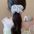 Elegante elastico scrunchie in raso bianco a pois per coda di cavallo bassa - Pois Tondi Bianchi (64# Cerchio Capelli)