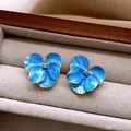Elegante blaue Emaille-Blumen-Ohrstecker mit Silbernadeln in einer Holzbox. - 39# Pansy Drip Glaze Petal Style / Blau/Gold