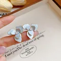 Elegante blaue Emaille-Blumen-Ohrstecker mit Kristallmitte im minimalistischen koreanischen Stil - 47# Three-Petal Floral Rhinestone Style / Blau/Gold