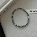 Élégant bracelet en perles grises vintage minimaliste avec une pierre de zircon brillante - Gris