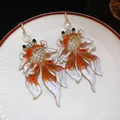 Prachtvolle Goldfisch-Ohrringe mit leuchtend oranger Emaille und edlen Süßwasserperlen - Stil 59 Ohrhaken Gold Kaffee / Goldbraun
