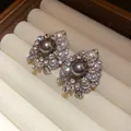 Boucles d'oreilles perles vintage avec amas de zircons en argent plaqué or 18 carats - Argent