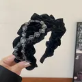Elegante cerchietto in velluto nero a balze con fiori di cristallo e design a cupola alta - Cerchietto con Lettere a Motivo Scuro (42#)