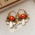 Orecchini a cerchio in stile boho vintage con fiori in pelle arancione e pietre a goccia - Orecchini A Cerchio N. 8 - Oro - Marrone - Bianco