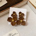 Orecchini vintage a fiore marrone con centro dorato, stile palazzo elegante per donna - Ago D'argento N. 28 - Marrone (set Da 4 Pezzi)