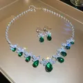 Elegante set di collana e orecchini a goccia verde smeraldo con zirconi lucidi - Luxury Floral Jewelry Set / Verde
