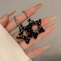 Pendientes de aro negros en forma de estrella con brillantes diamantes de imitación - Pendientes de Pentagrama con Estrás (11) / Negro