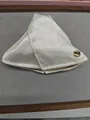 Elegante molletta per capelli triangolare in raso avorio con dettaglio in metallo dorato - Bianco