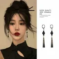 Vue détaillée des boucles d'oreilles de style encre néo-chinoise avec perles noires - Style Créole No. 3 (HE19468) / Noir