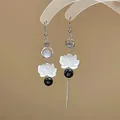 Boucles d'oreilles lotus style chinois avec perles de marbre noir et gland argent - Style Crochet No. 18 (HE19468) / Argent-Blanc-Noir
