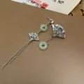 Boucles d'oreilles éventail de style chinois, perles de jade vert et longs glands argentés - Style Tige Argentée No. 47 (HE19468) / Argent-Vert