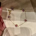 Elegante 18K vergoldete Halskette mit fünf roten und weißen Zirkonia-Blütenanhängern - Gold-Rosa (Armband)