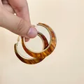 Orecchini a cerchio marroni vintage stile tartaruga con elegante bordo dorato - Grandi Cerchi Oro Caffè (9)