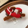 Primer plano de una pinza para el pelo de caballito de madera de peluche rojo vintage - Pinza de Pelo de Caballo Patchwork (23#) / Marrón y Rojo