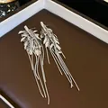 Elegante silberfarbene Blatt-Quasten-Ohrringe mit funkelndem Zirkonia und langen Ketten - 16# Silberstift Blatt-Quasten-Stil / Silber