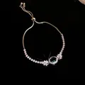 Detailansicht des Armbands mit smaragdgrünem Zirkonia-Oval und verstellbarem Verschluss - Ovale Anhänger Armband / Silber-Grün