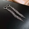 Eleganti orecchini pendenti minimalisti in argento con lunghe nappe e chiusura a cerchio - Stile Nappine a Cerchio con Barra in Metallo Intagliato (34#)