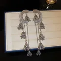 Orecchini pendenti vintage in metallo argento con nappe e campanelle in una scatola blu - Stile Nappine con Campanella Cava Vintage (6#)