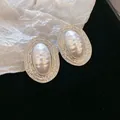 Elegante silberne ovale Ohrstecker im französischen Vintage-Stil mit großer Perle - Silber