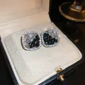 Elegante quadratische Ohrstecker mit schwarzen und klaren Kristallen in Box - Quadratischer Strass (23#)